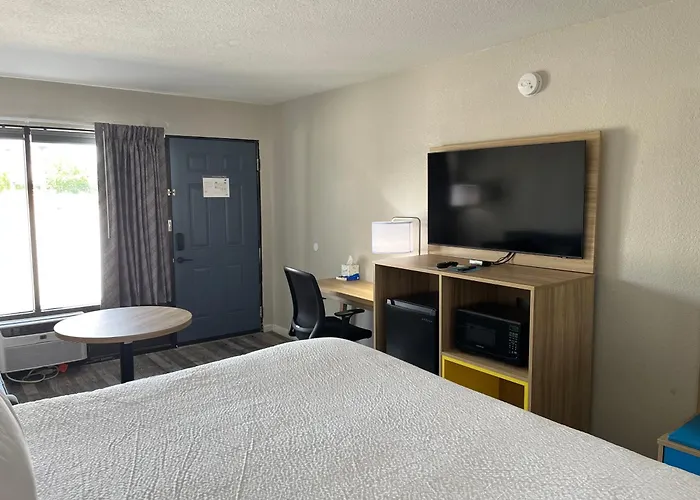 Days Inn By Wyndham Branson Ozarks