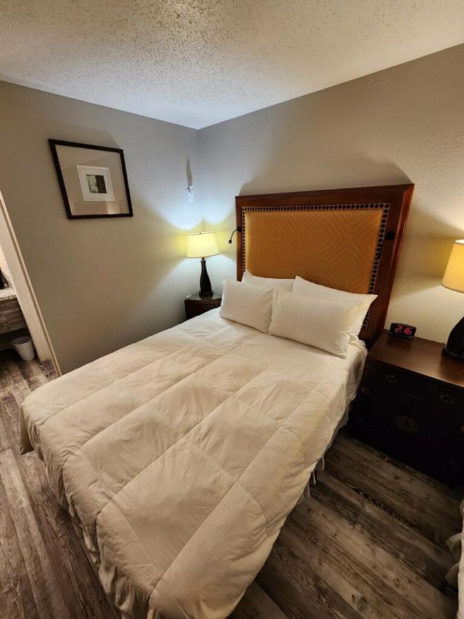 Days By Wyndham Ozarks Hotel *