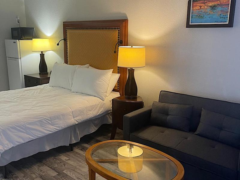 Days By Wyndham Ozarks Hotel