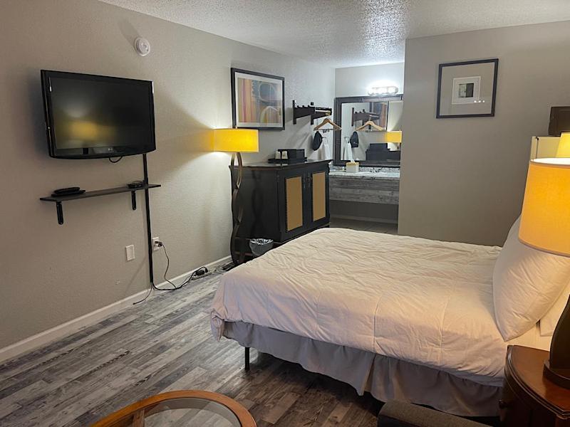 Days By Wyndham Ozarks Hotel *