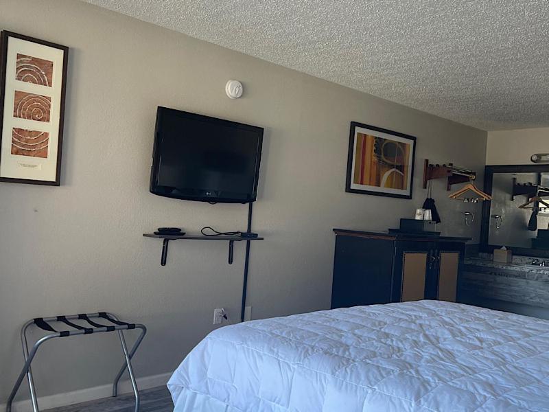 Days By Wyndham Ozarks Hotel *