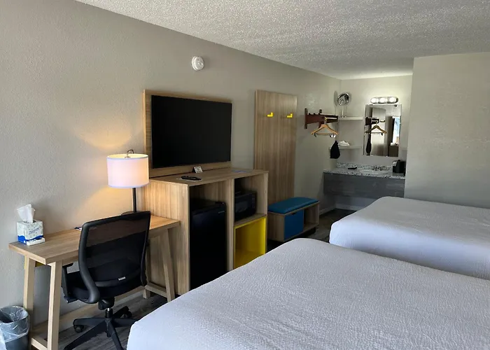 Days Inn By Wyndham Branson Ozarks