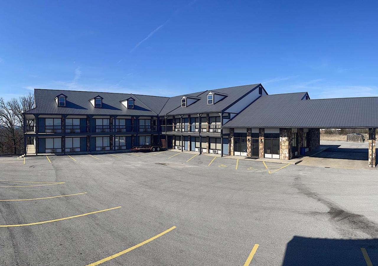 Days By Wyndham Ozarks Hotel *