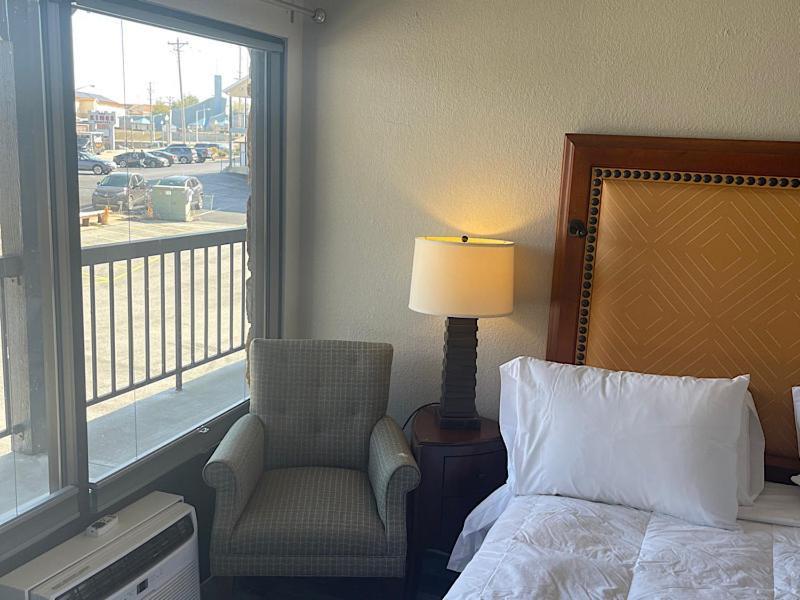 Days By Wyndham Ozarks Hotel *